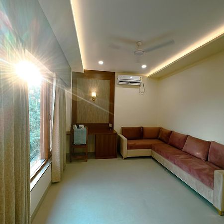 Hotel Ananda Kashi Варанаси Экстерьер фото
