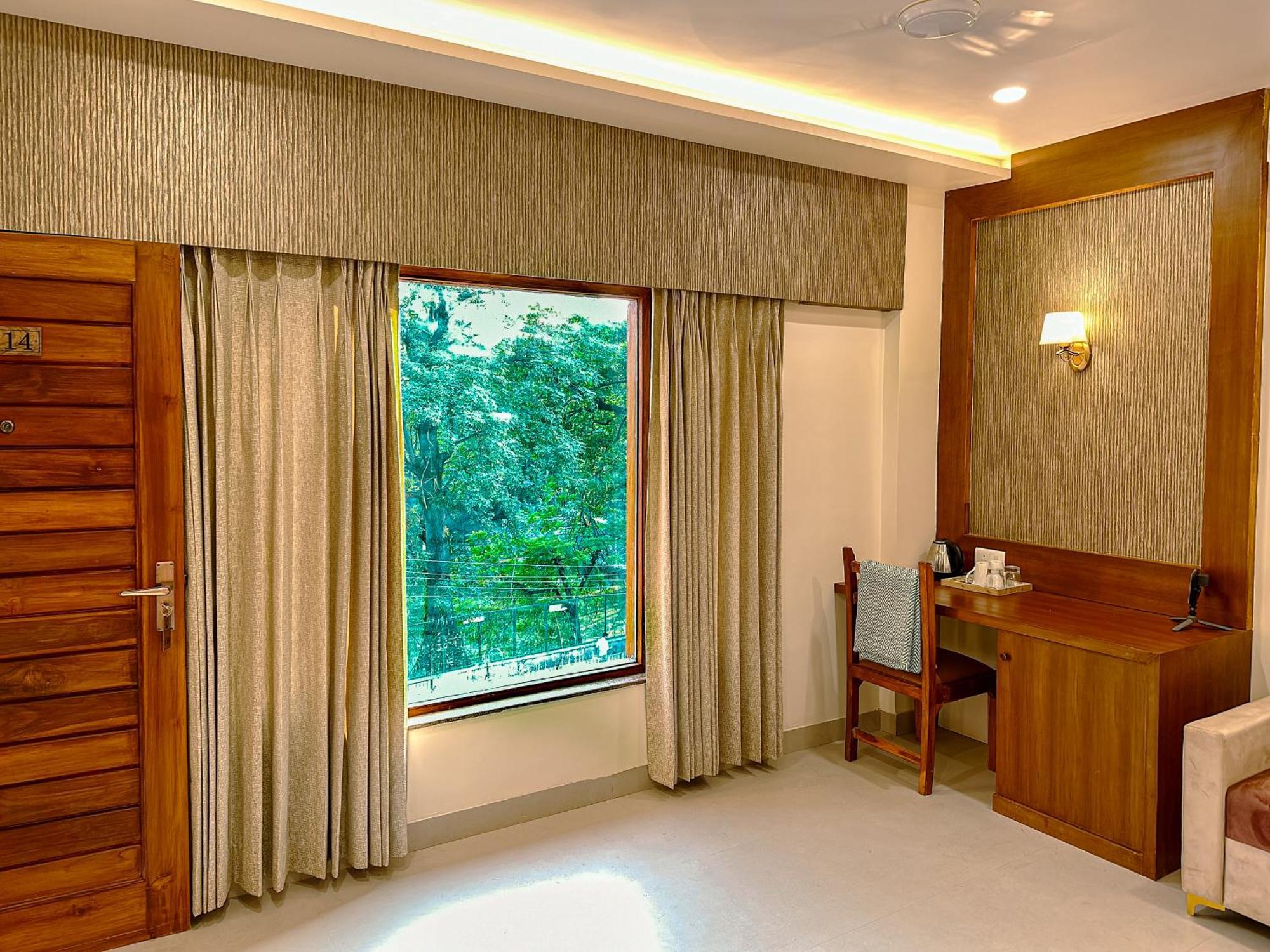 Hotel Ananda Kashi Варанаси Экстерьер фото