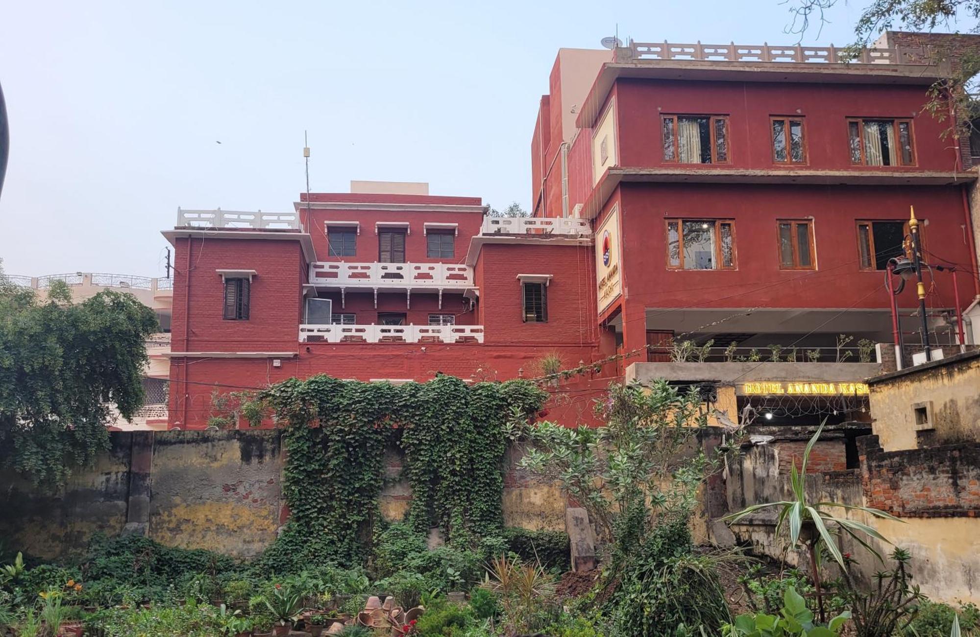 Hotel Ananda Kashi Варанаси Экстерьер фото